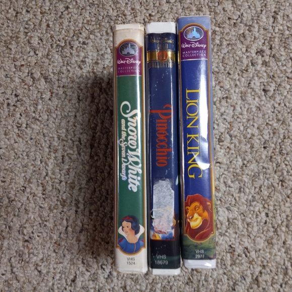 3 Walt Disney Classics on VHS. - Picture 2 of 3